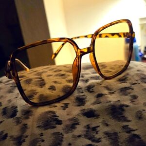 2 pairs Tortoise shell sunglasses 🕶 🌞